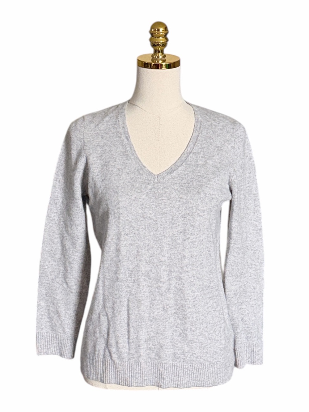 L.L.Bean Women 100% Cashmere Heather Gray V-Neck Sweater Top Large Preppy